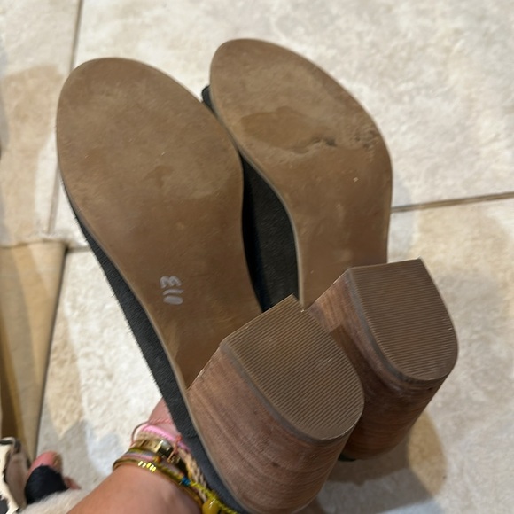 Susina Carina Grey Suede Stacked Heel Booties Boots 8.5 - Picture 6 of 6